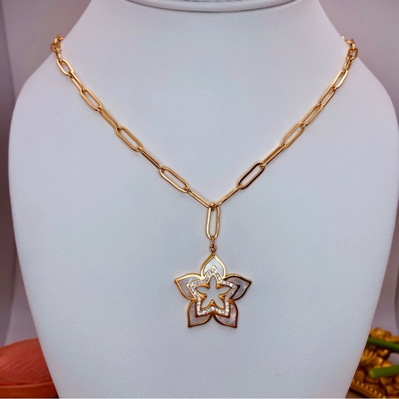 Gorgeous Mother of Pearl CZ Flower Pendant Paper Clip Chain Necklace in Gold - Picture 4 of 7